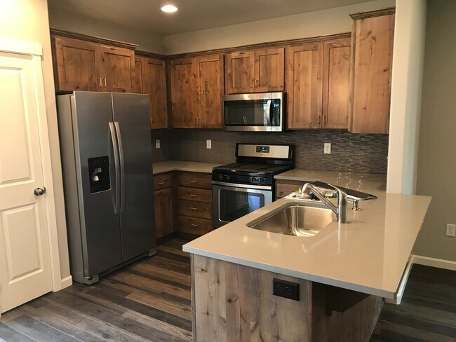 Building Photo - Single Level Home In NW Redmond Oregon