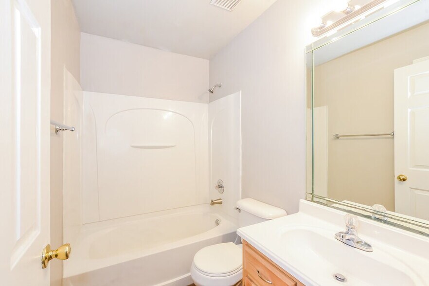 Building Photo - 8180 Cross Point Dr