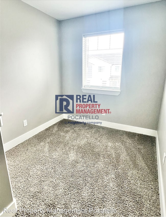 Building Photo - 3 br, 2.5 bath House - 189 Park Lawn #7