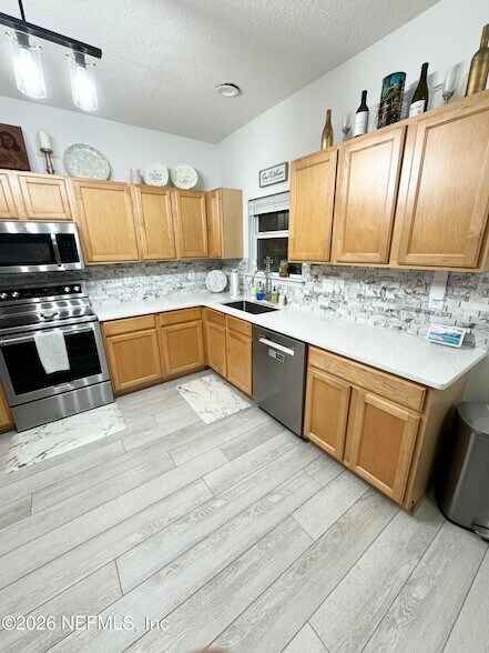 Building Photo - 955 Churchhill Ln