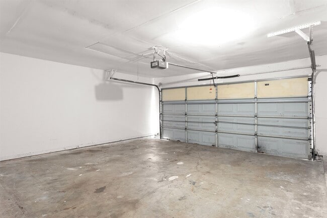 Building Photo - 930 Mesa Terrace Dr