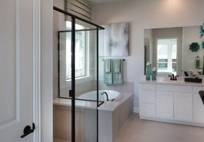 Building Photo - 1412 Kurelek Dr