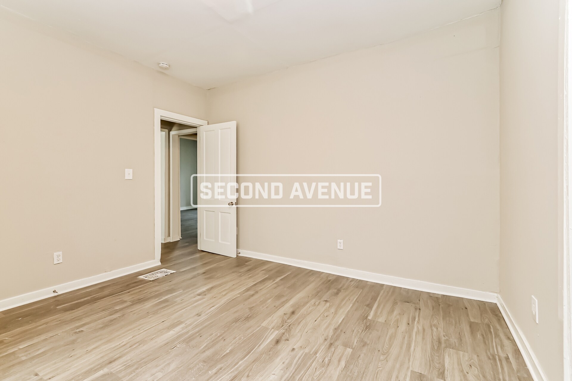 Building Photo - 812 Sutcliffe Ave