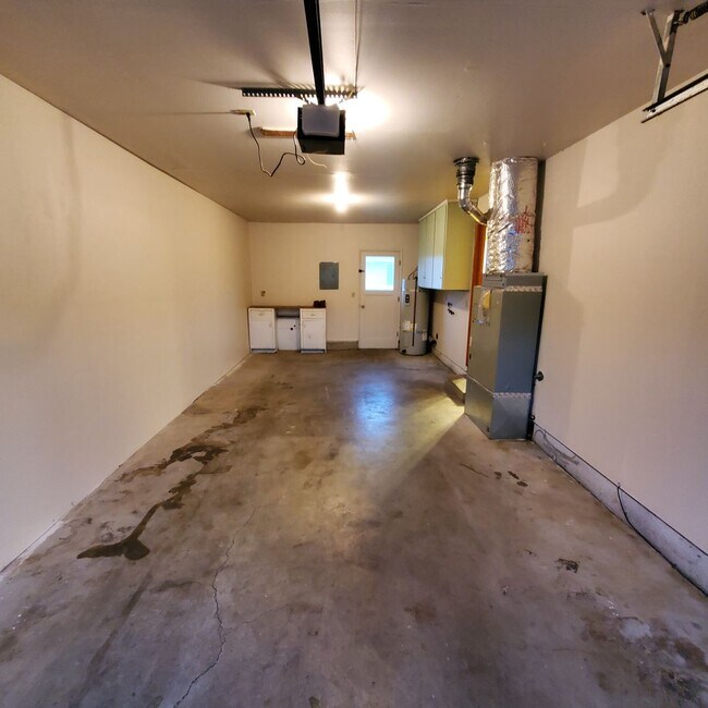 Building Photo - Jefferson Street Duplex