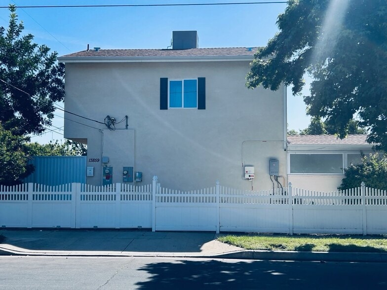 Building Photo - 13859 Valerio St