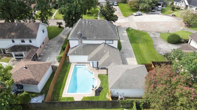 Building Photo - 5511 Green Timbers Dr