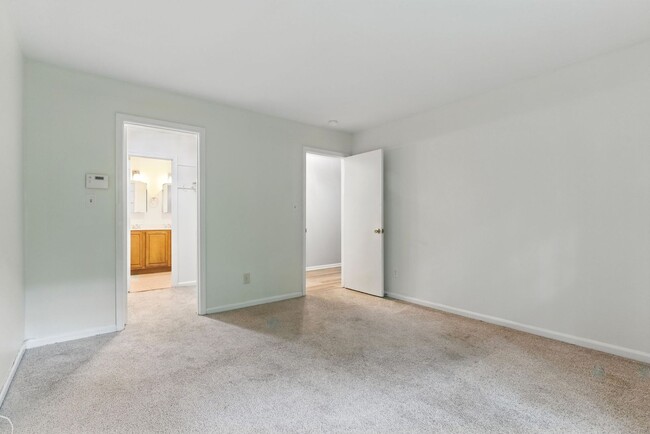Building Photo - Updated Condo with Community Amenities
