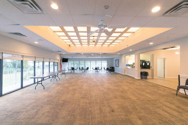 Building Photo - 18081 SE Country Club Dr