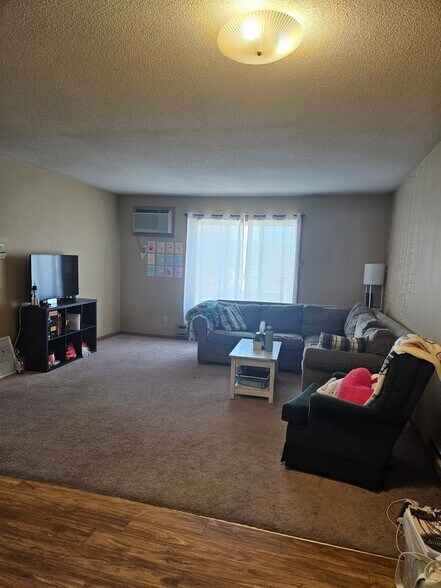 Building Photo - 216 West Ave