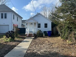 Building Photo - Charming Renovated 1-Bedroom Bungalow in O...