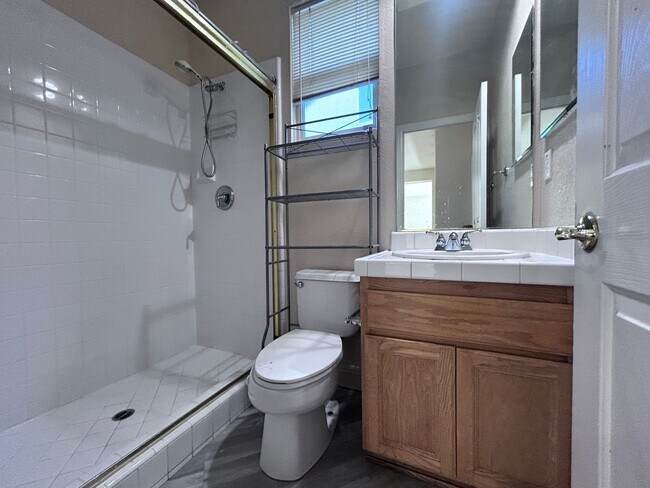 Building Photo - Beautiful Four Bedroom Home in Sacramento
