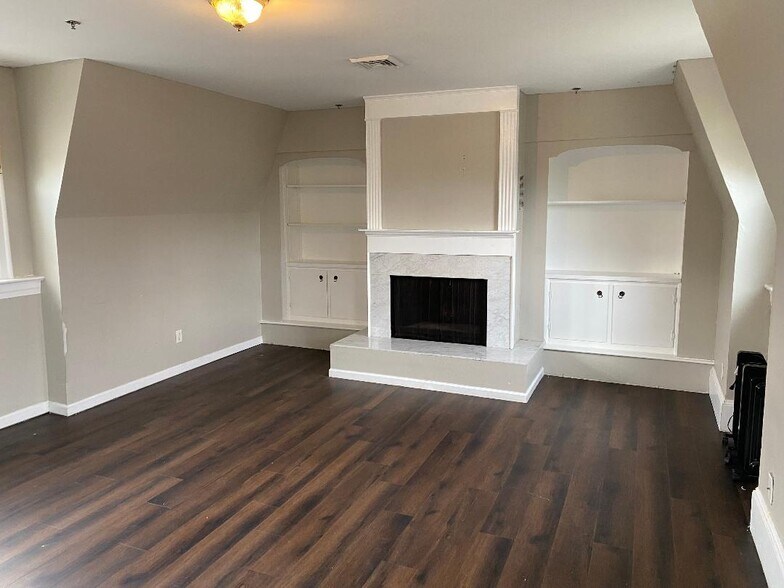 Building Photo - 35 Main St