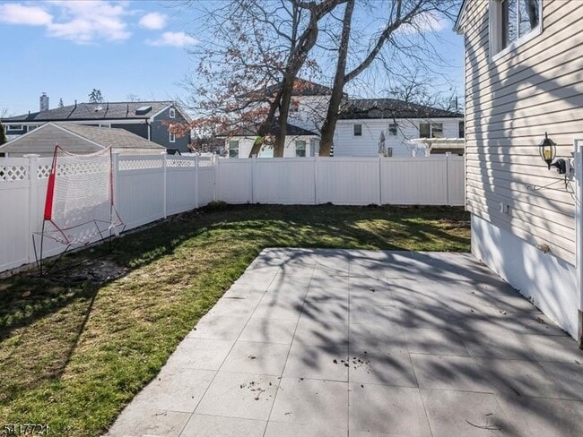 Building Photo - 15 Windemere Rd