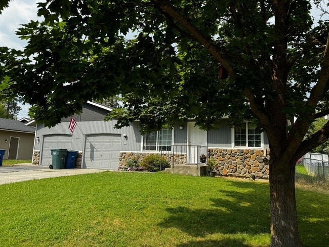 Building Photo - POST FALLS DUPLEX (P#302)