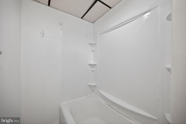 Building Photo - 1234 Mulberry St