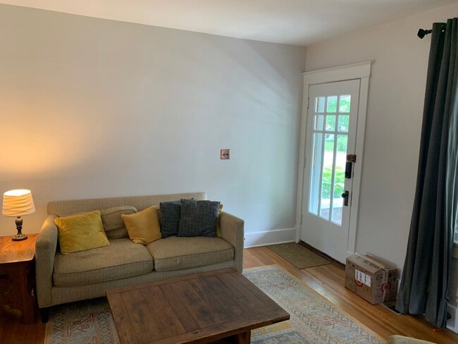 Building Photo - Crescent Hill  Charming Three Bedroom Bung...