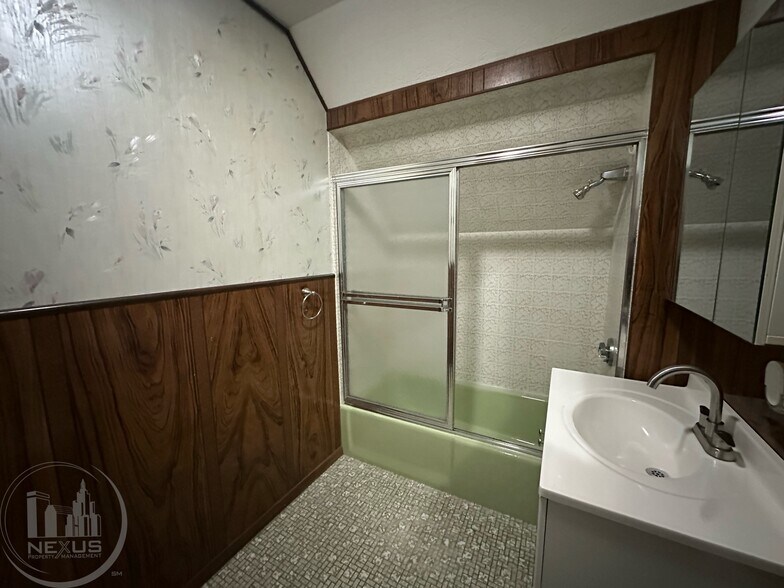 Building Photo - 73 Esther St