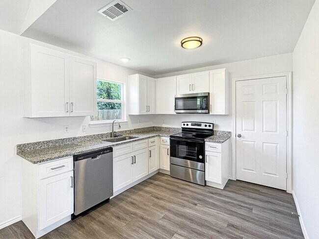 Building Photo - 437 S Cleburne Whitney Rd