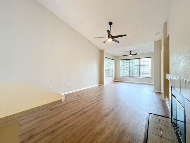 Building Photo - 13103 Mulberry Park Dr