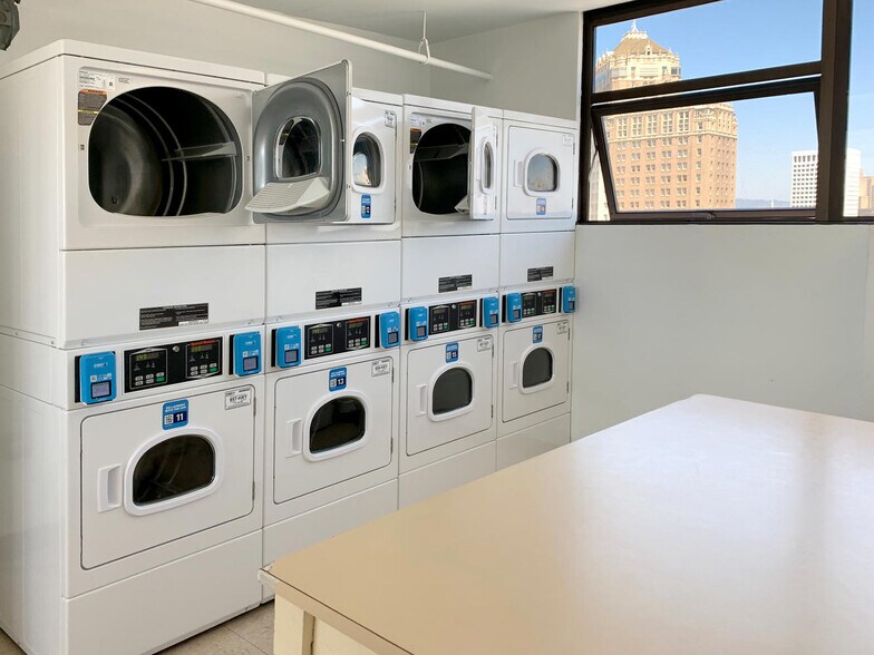 Building Photo - 1001 Pine St