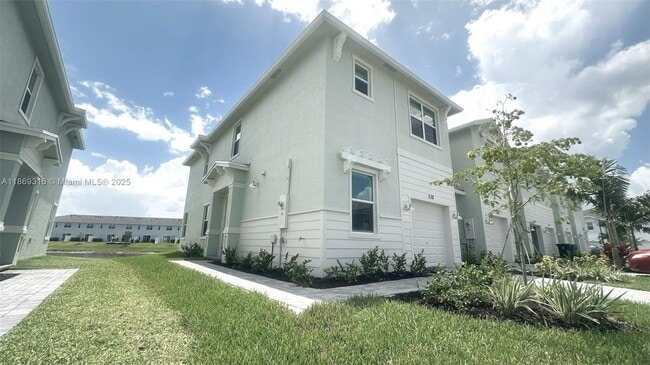 Building Photo - 538 Rivergrass St