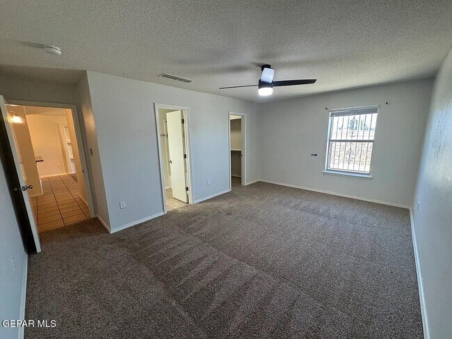 Building Photo - 10041 Paloma Dr