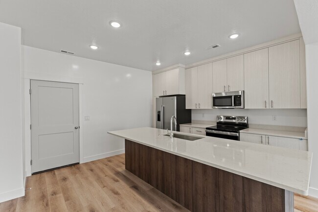 Building Photo - NT 3410