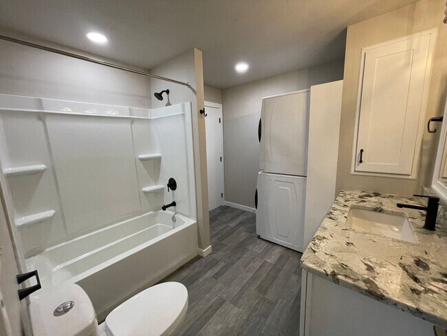 Building Photo - Newly Remodeled 2 Bed 1.5 Bath Home will Large Oversized 2-Stall Garage!