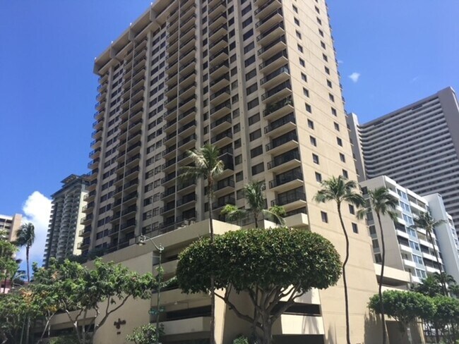 Building Photo - Four Paddle Condominium in Waikiki