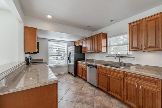 Building Photo - Cute two-bedroom, one-bath home in the hea...