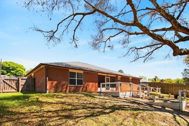 Building Photo - 1249 Northview Dr