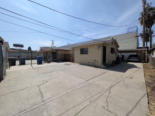 Building Photo - 1231 S Duncan Ave