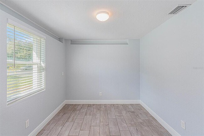 Building Photo - 3602 E 33rd Ave