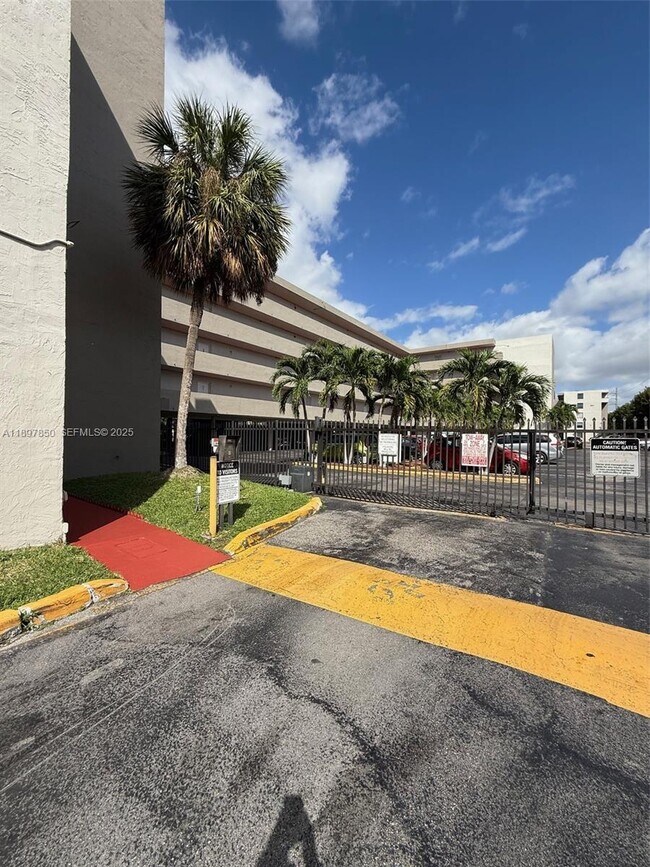 Building Photo - 802 NW 87th Ave