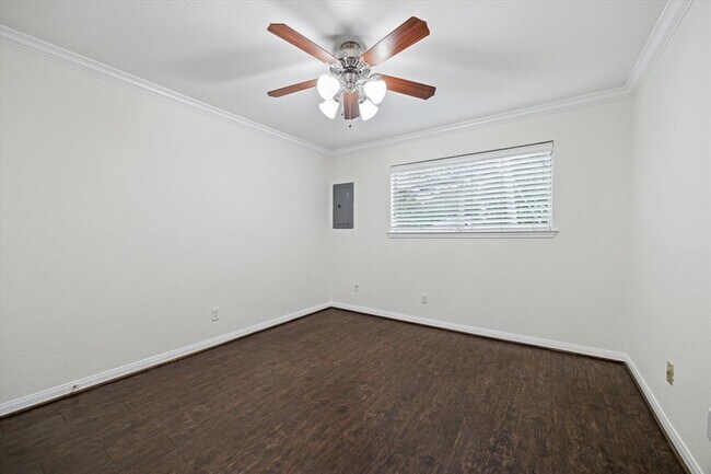 Building Photo - 300 Pecore St