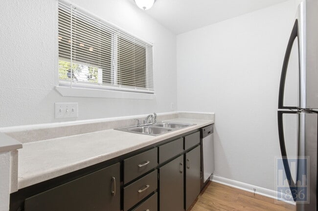 Building Photo - 1514 Parker Ln