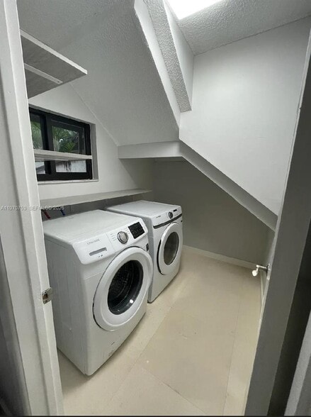 Building Photo - 7021 SW 105th Ct