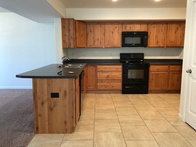 Building Photo - Fantastic Townhome in Wellington