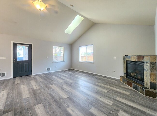 Building Photo - 3 Bedroom 2 Bath Home in Arlington