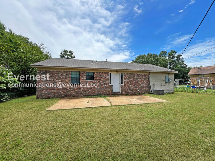 Building Photo - 2372 Ashland Dr