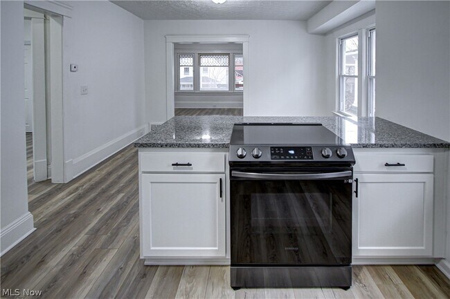 Building Photo - 1931 W 74th St