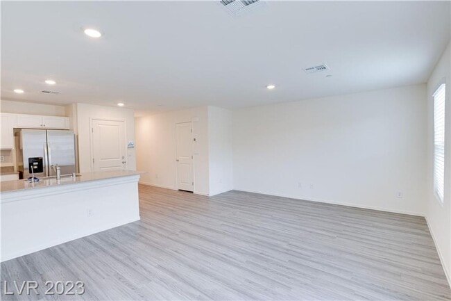 Building Photo - Modern 3-Bedroom Townhome in Highly Desire...