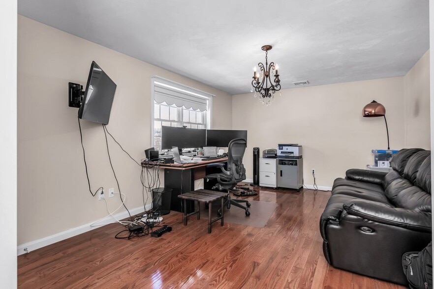 Building Photo - 6 Gedney Dr