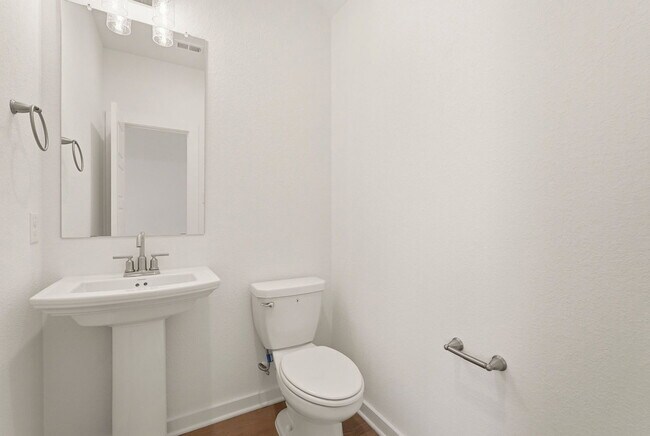 Building Photo - 32503 Midsummer Dr