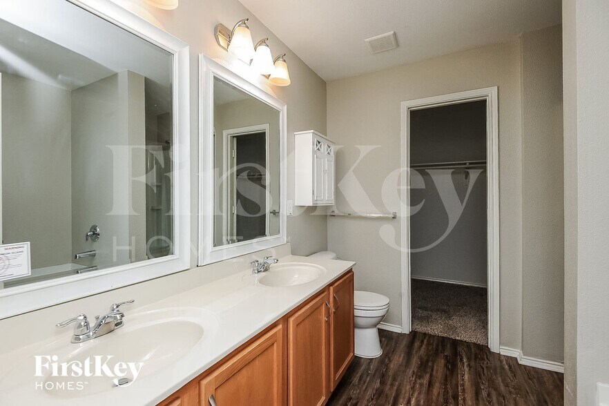 Building Photo - 4516 Mountain Oak St