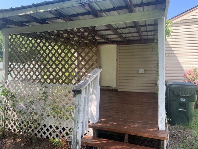 Building Photo - Cozy Cottage