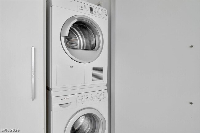 Building Photo - 3722 S Las Vegas Blvd