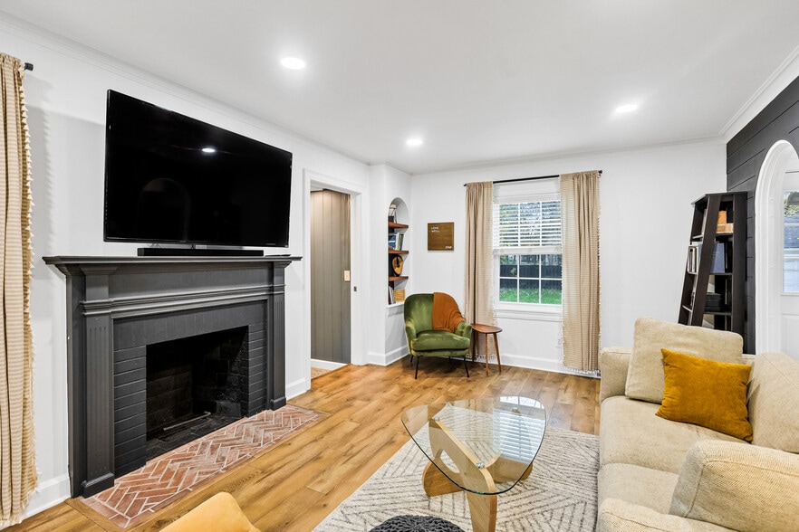 Building Photo - 1140 Trumbull Ave SE