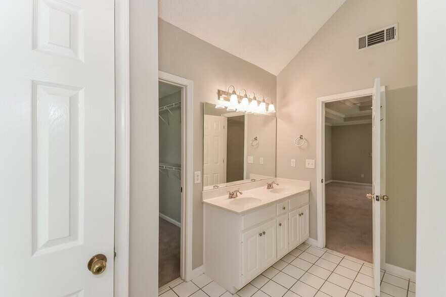 Building Photo - 155 Byington Dr