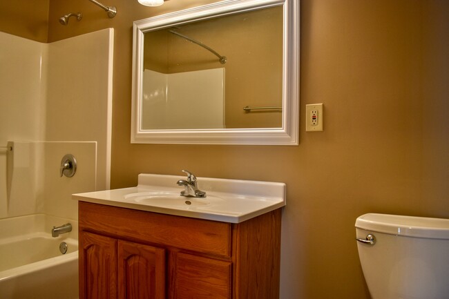 Bathroom - Fountain Lake Estates